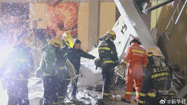 新建3年安检3月黑龙江桦南体育馆暴雪坍塌初中生3死，纪监调查。（新华社）