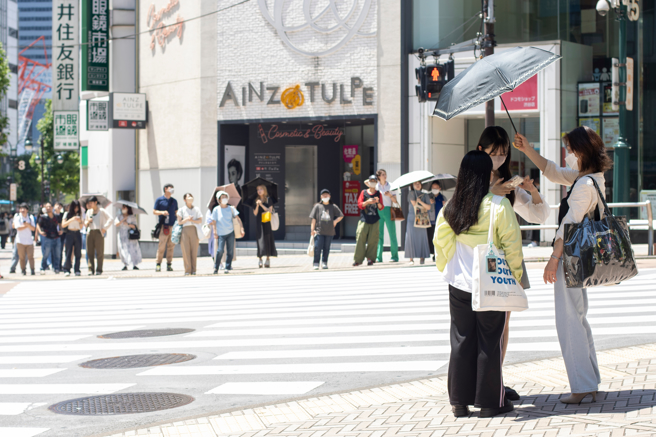 日本东京市区今天中午出现摄氏27.5度高温，改写1923年在11月观测到27.3度的百年纪录。（示意图／shutterstock）
