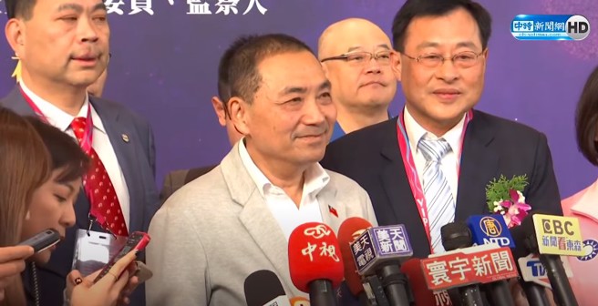 侯友宜今(7日)下午到桃園出席不動產仲介同業公會造勢活動。(截自中時新聞網YouTube直播)