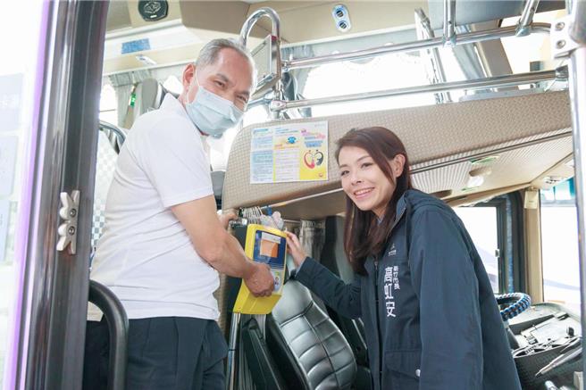 新竹市政府宣布，8日起竹市敬老卡及愛心卡也可搭乘國道客運。（新竹市政府提供／王惠慧新竹傳真）