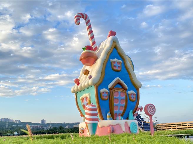 2023桃园花彩节11月11日登场，预估游客眾多大溪警执行交管。(大溪区公所提供／吕筱蝉桃园传真)