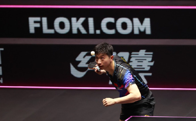 大陆桌球好手、35岁老将马龙(左)在WTT法兰克福冠军赛，败给台湾好手林昀儒(右)。(翻摄自WTT世界乒联微博)