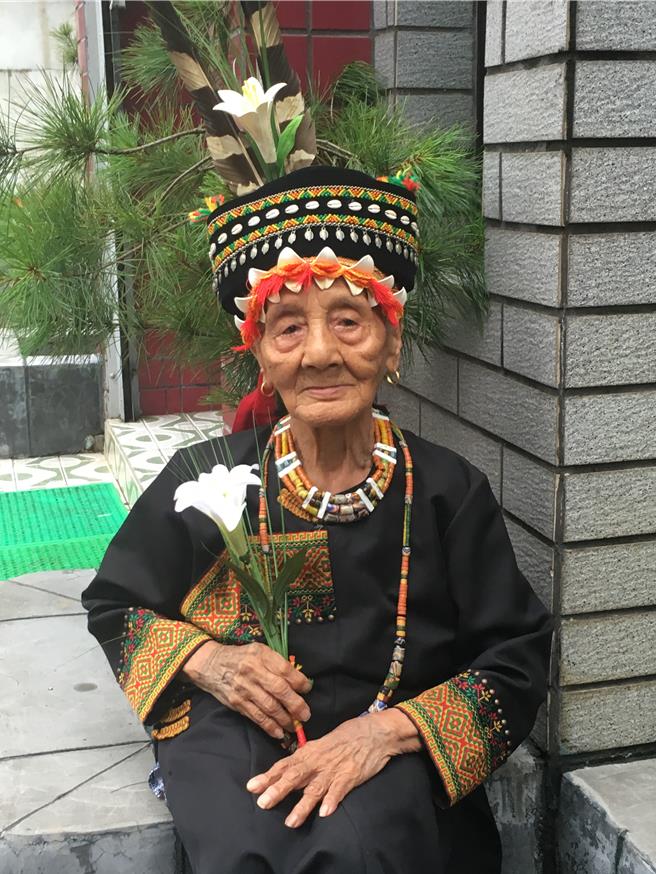 魯凱族手紋耆老杜秀英Kwalrimi·Palrimuday為屏東青葉部落唯一僅存的手紋長者，於11月5日辭世，享嵩壽100歲。（屏東文資所提供／李欣恬台北傳真）