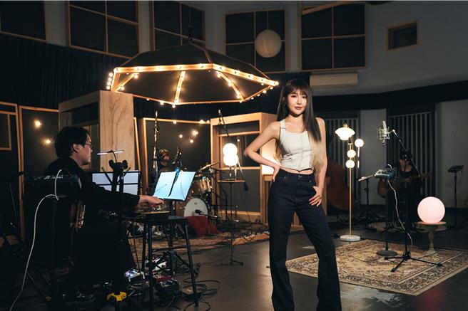 張若凡近來翻唱〈那些年〉。（索尼音樂提供）