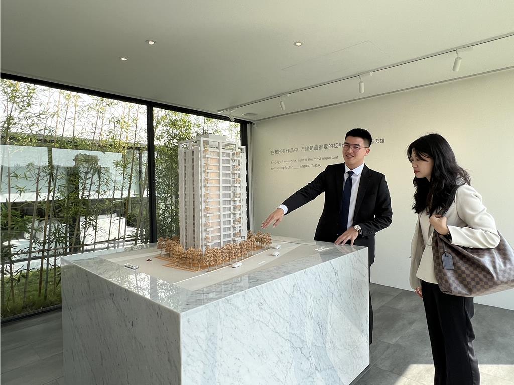 睿嚮建設初試啼聲，在潭子弘富重劃區推出「睿嚮大涵」，產品從36到42坪純3房，今年初開賣至今銷售已近8成。(林欣儀攝)