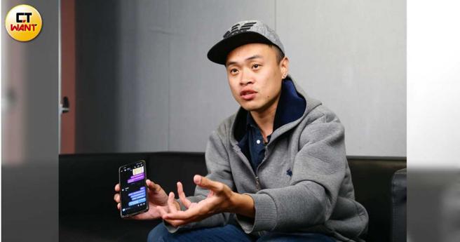 作家吴懿哲试图证明自己并非陈沂的网军，他说无论怎么解释及提供证据，李怡贞都不信。（图／黄鹏杰摄）