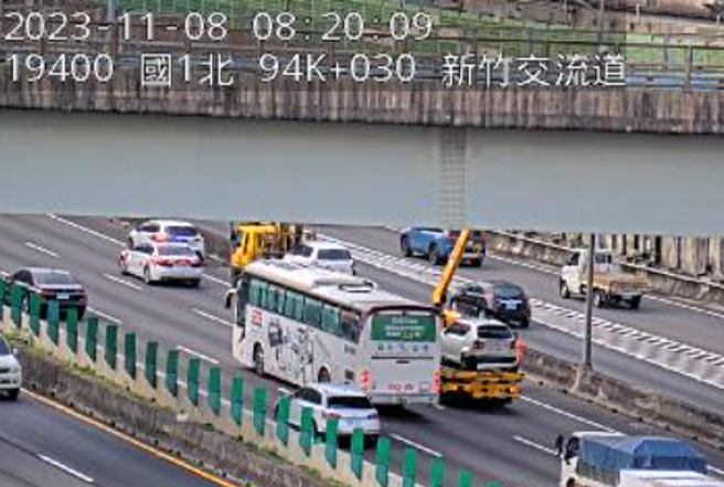 車禍現場畫面。（ 翻攝畫面/ 截自「高速公路1968」）