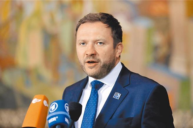 爱沙尼亚外长萨克纳（见图）日前表示，已同意台湾以「台北」名称，在首都塔林开设经济或文化代表处。传出中国大陆驻爱沙尼亚大使郭晓梅预先通知说，此举可能意味着她将离开爱沙尼亚。（美联社资料照片）