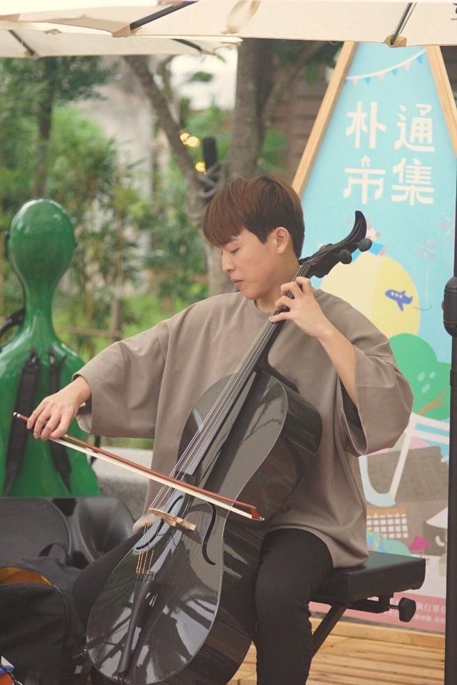 悠揚的大提琴樂聲為現場增加浪漫氣氛。（圖／嘉義縣文觀局）