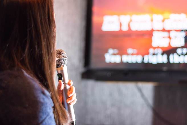 台湾KTV排行榜超过一半都是抖音神曲，网友直呼有感「台湾娱乐圈已死」。（示意图／Shutterstock）