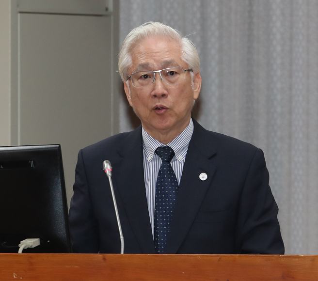 立法院教育及文化委员会8日审查113年度中央政府总预算案有关国家科学及技术委员会及所属单位预算案，国家科学及技术委员会主委吴政忠（图）列席。（刘宗龙摄）