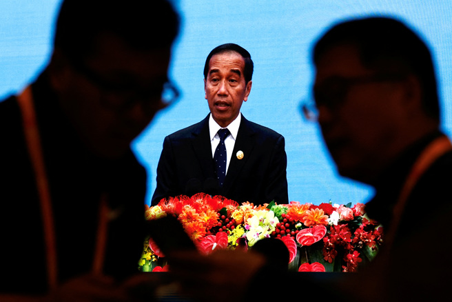印尼北蘇門答臘省卡羅縣居民計劃要為現任總統佐科威（Joko Widodo）建造雕像。（圖／路透社）