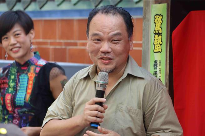 計畫主持人，教授管中祥說民雄老照片在廟街文化走廊展出，意義非凡。（呂妍庭攝）