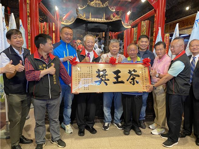 台灣茶葉運銷合作社8日於大甲鎮瀾宮，舉行2023年「媽祖盃」台灣茶王賽頒獎典禮。（張妍溱攝）