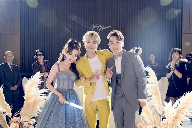 鼓鼓献唱婚礼指定曲〈当我变成我们〉送给歌迷。（相信音乐提供）