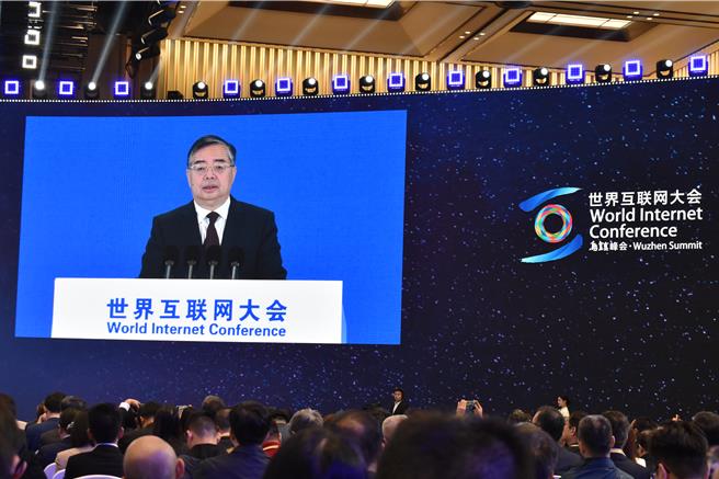 中共中宣部部长李书磊8日于世界互联网大会乌镇峰会上致辞。（陈冠宇摄）