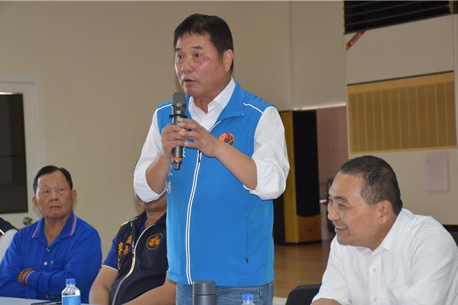 苗栗县长锺东锦呼吁在场农会3巨头全力支持侯友宜。（谢明俊摄）