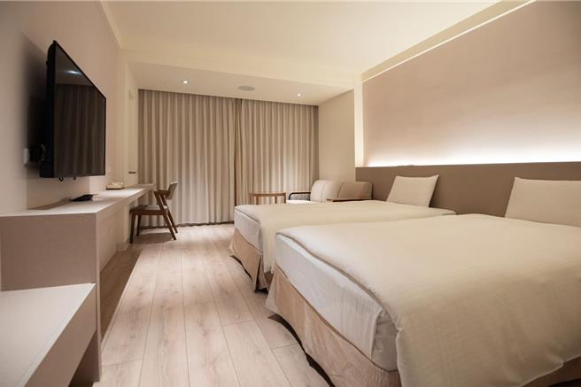 冬季线上旅展平日双人住宿券含税价2850元，约原价狂砍37折；若买6入套券则是每张2700元，约下杀35折折扣，(台南大饭店提供)