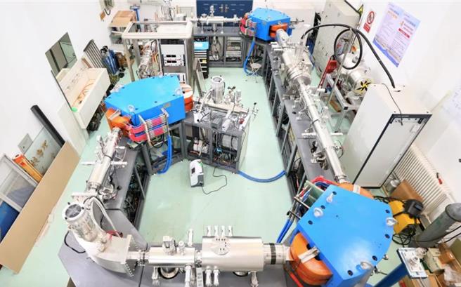 大陆突破关键技术，成功研制出国内首台紧凑型加速器质谱仪。（微信公眾号「中核集团」）