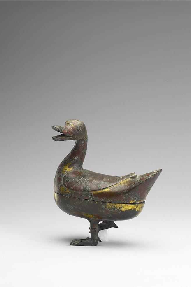 铜制鸭型薰炉在艺匠们精雕细琢下，各显其栩栩如生。（故宫南院提供∕吕妍庭嘉义传真）