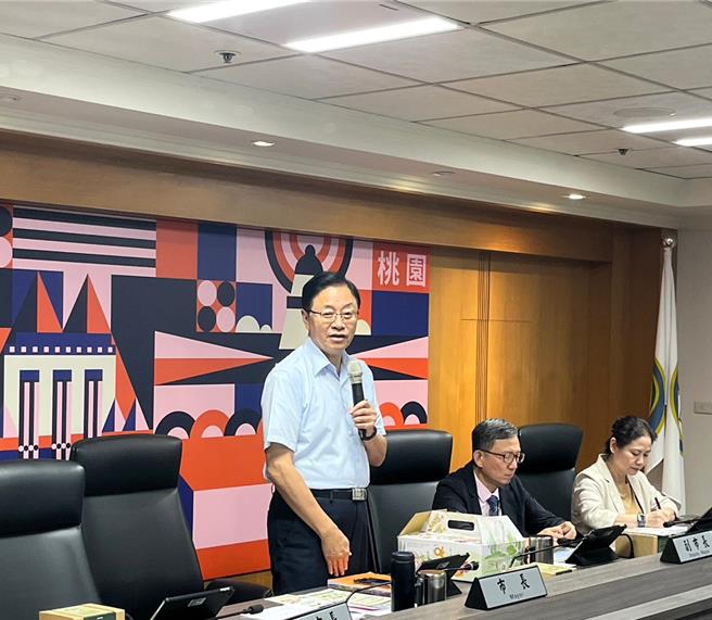 桃园市长张善政声援观光旅游业者，并向中央喊话盼儘速让两岸观光回温。（陈梦茹摄）