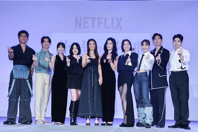 《此时此刻》举办上线记者会，5对超强CP卡司出席。（罗永铭摄）