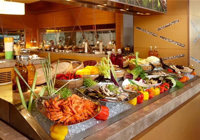 因應雙11購物節，飯店推出「折扣777」優惠，房客加價777元可享翌日雙人自助式早餐。(義大皇家酒店提供)