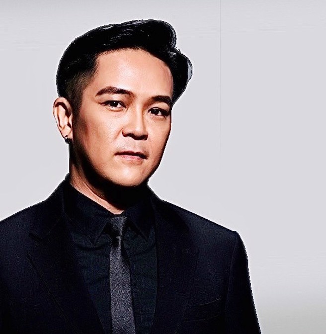 彩妝大師AzzurroKuo提醒，要有完美妝容，刷具清潔不容忽視。（圖／全家人健康提供）