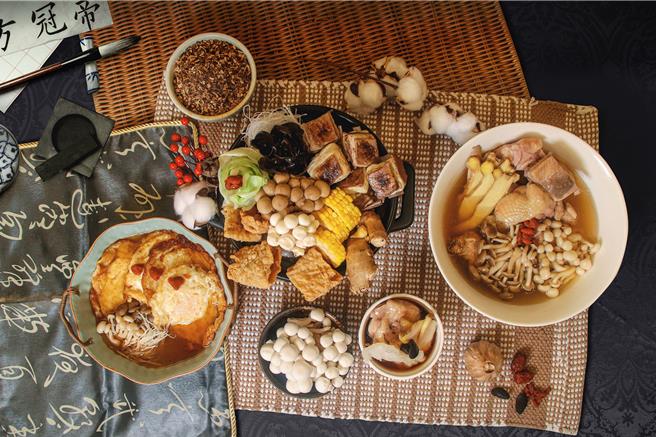 王朝餐厅冬令进补暖心佳肴，最低280元起即可品尝，11月12日前享有立冬加码8折优惠。（台北凯撒大饭店提供）