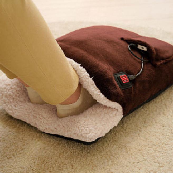 HANDS台隆手創館的日本Needs USB發熱保暖腳墊，特價999元。（台隆手創館提供／古明弘台北傳真）