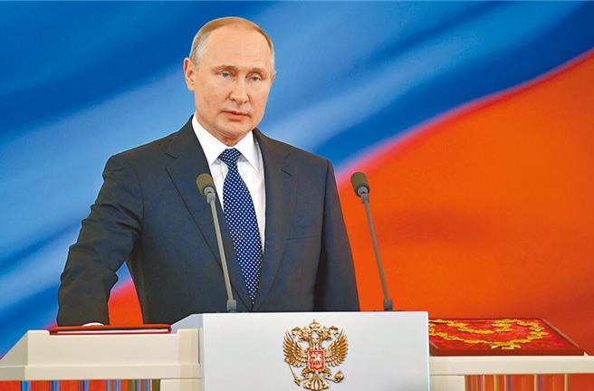 中共中央军委副主席张又侠近日率团访俄，8日会见俄罗斯总统普丁。普丁表示俄中合作水平正提高。（新华社）