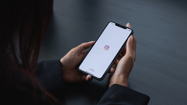 原Po指出，近年由于社交媒体的流行趋势，人们总能透过网路表达当下的所思所想，不过她同时质疑，「但真的需要无时无刻都发表自己的意见吗？」（示意图 / shutterstock）