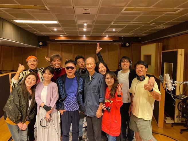 吴佩瑜（左起）、刘尔金、王思涵、王海轮、姜育恒、沈依智、李子恒、李之勤、忧忧、张洛君、汤俊沛，日前为演唱会进行彩排。（开丽娱乐提供）