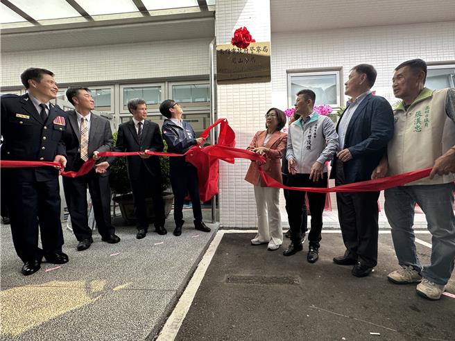 今日凤山分局风光办理启用落成典礼。（杨舒婷摄）