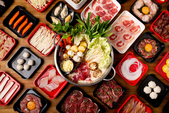 台人似乎超爱吃火锅，很多人不分四季都会去吃。（图／shutterstock）