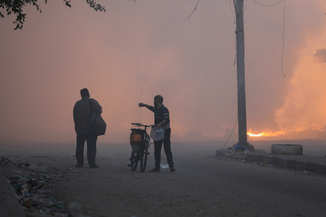以色列部队和哈玛斯武装分子今天似在加萨市近距离交战。以色列国防军称，自战争爆发以来，他们已摧毁了130个哈玛斯地道竖井。(图/ 路透社)
