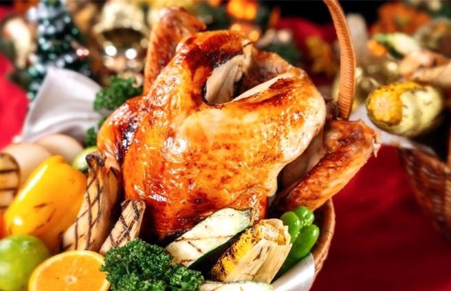 福容桃园机捷A8店推出感恩圣诞礼篮，11月10日前订购可享早鸟9折价。 (福容大饭店提供)