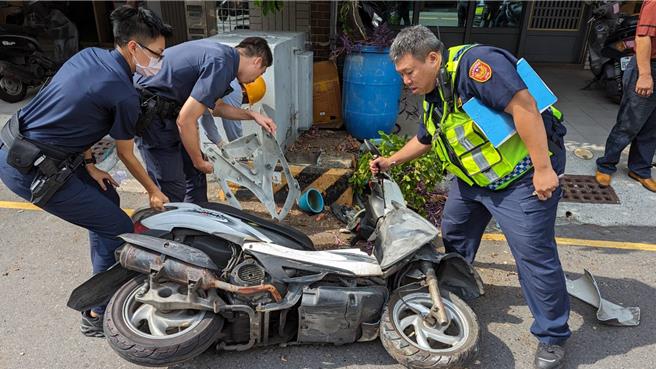 台南市中西區9日中午突停電，原來是機車在府連路邊自撞變電箱。（讀者提供／程炳璋台南傳真）