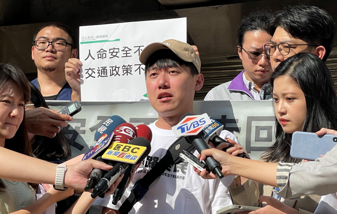 百万网红「Cheap」15日针对应该收回《帝王条款》奖项的发言道歉。（图／资料照）