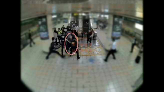 警方獲報到場壓制。（翻攝畫面）