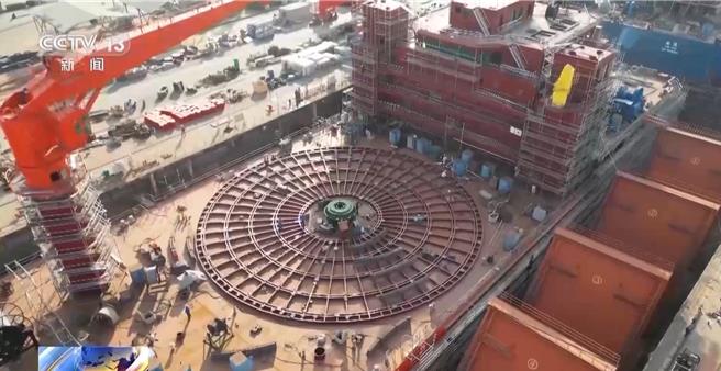 大陆最大海缆施工船启帆19号今下水拓展一带一路海缆共建。（大陆央视）