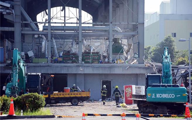 明扬屏东厂大爆炸酿10死，针对「0922火灾爆炸灾害」专案捐款运用计画，屏东县社会救助金专户管理运用委员会9决议将先依捐款指定用途先行拨付，6罹难员工每位210万，4消防罹难员每位发放521万。（资料照）