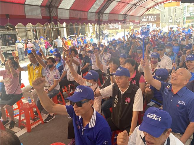 桃园二选区国民党立委参选人涂权吉大园区竞选服务处9日成立，眾多乡亲到场支持。（蔡明亘摄）
