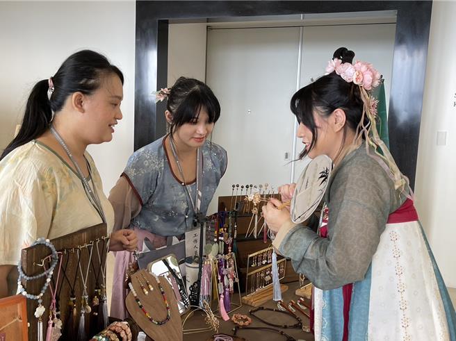 「忆梦长安」系列活动在11日有「璎珞手作」体验课程，仅限30人，需预先报名。（杨静茹摄）