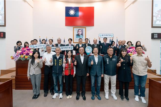 日本岡山市新竹市友好都市議員聯盟拜訪團將近20人，9日來到新竹市議會拜訪參觀。（新竹市議會提供／陳育賢新竹傳真）