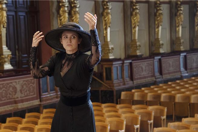 电影《爱尔玛的情与欲》除了爱尔玛与眾多情人间的感情描绘，电影也带出了她对音乐事业的野心以及杰出品味。（天马行空提供）