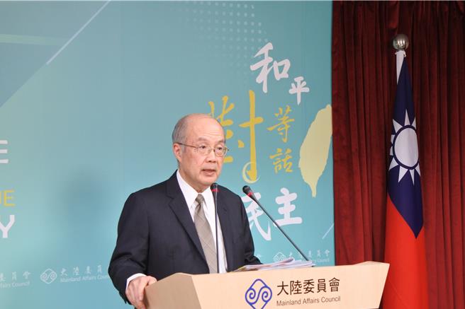 陆委会日前称陆配任公职放弃国籍是基于「忠诚义务」，被外界解读涉及「两国论」。陆委会副主委詹志宏今驳斥说，做不必要的推想及无限上纲是浪费时间。（朱绍圣摄）