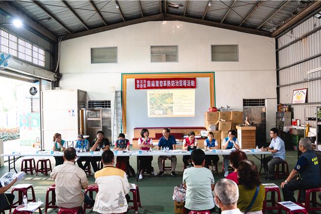 2023年11月9日新北市／立委苏巧慧（后排左五）举办「东门溪排水改善暨凤鸣滞洪池工程」说明会，目前工程正进行初步整地与围篱作业，工程预计2025年完工。（苏巧慧办公室提供／刘玮晴新北传真）