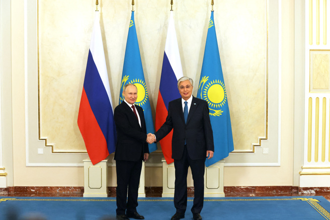 2023年11月9日，俄罗斯总统普丁和哈萨克总统托卡叶夫于 在哈萨克斯坦阿斯塔纳举行会晤。（路透社）