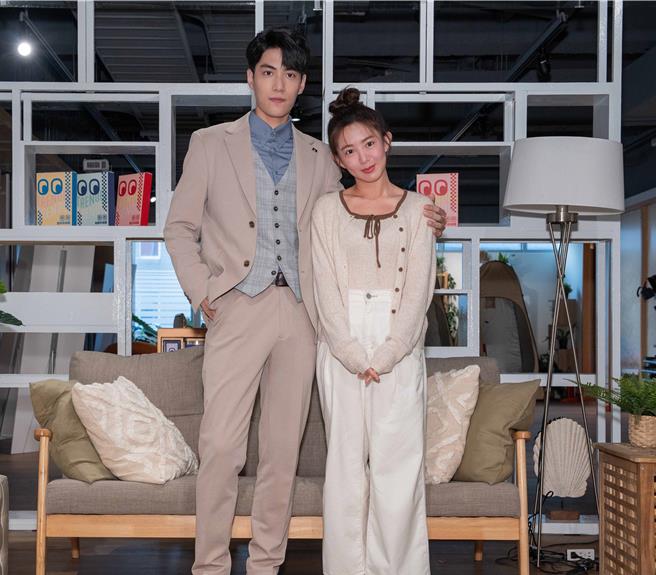郭书瑶、林子闳新戏中克服两人金钱观歧异，共谱浪漫职场恋爱。（TVBS提供）